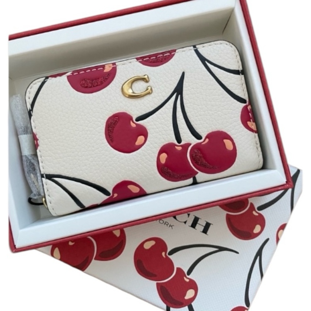 Coach NWT Cherry Print Chalk Leather Zip Round. Full Inclusion - Picture 2 of 6